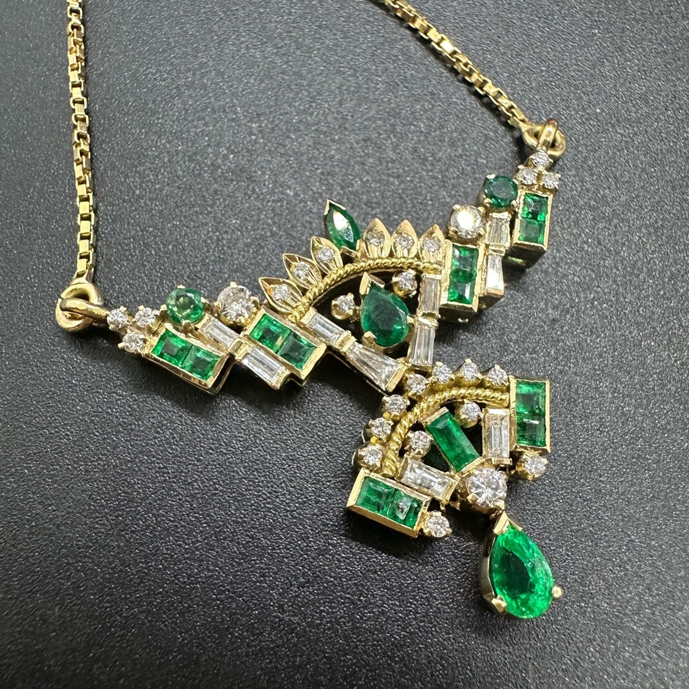 16-17k Emerald Diamond Necklace Earrings Set